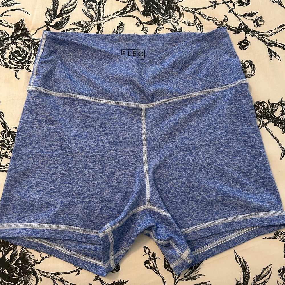 Fleo V waistband 3.5inch shorts size medium